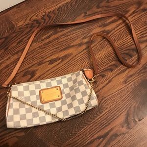 Louis Vuitton  pochette/crossbody